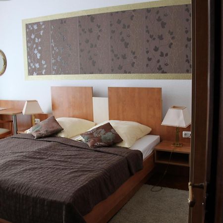 Hotel Vier Loewen Traben-Trarbach Esterno foto