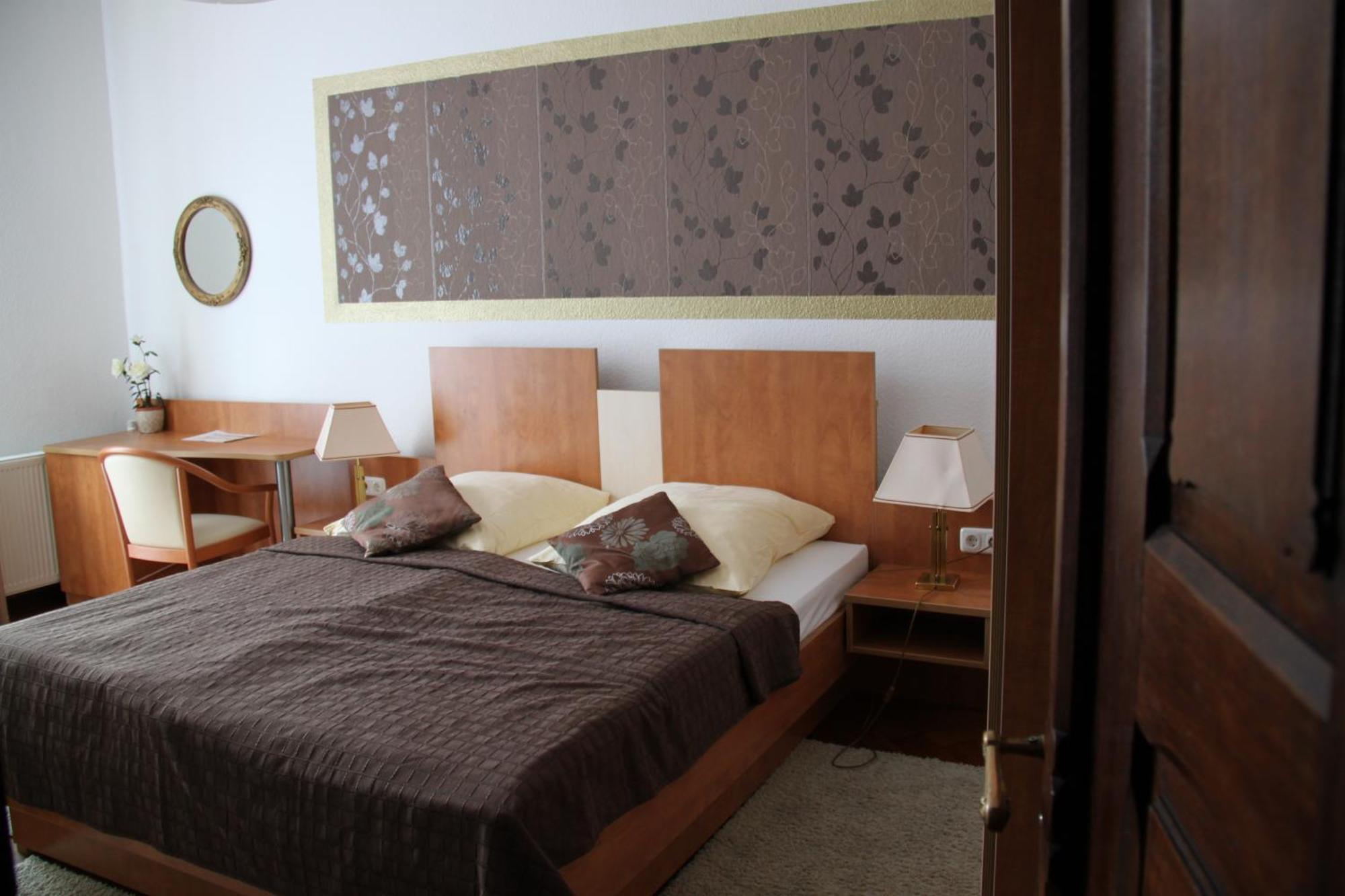 Hotel Vier Loewen Traben-Trarbach Esterno foto